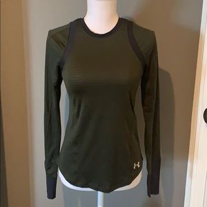 NWOT Under Armour fitted heatgear running top